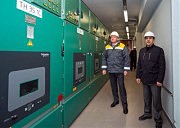 Д. Григорьев и О. Казаны показывают новейшее электрооборудование