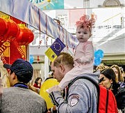 Юная посетительница ярмарки