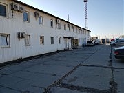 На этой площадке перед началом таможенно-пограничного контроля пассажиры порой могут простоять несколько часов