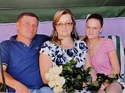 Анна Бортюк с дочерью и мужем Николаем