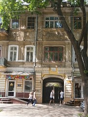 Одесса. Дом и мемориальная доска на месте, где располагалась первая бактериологическая станция