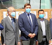 Фото на память: Сун Лицюнь, Максим Куцый, Цюй Бо (слева направо)