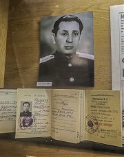 Стенд, посвященный Давиду Курлянду