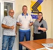 Фото на память. Олег Суслов, Юрий Крук и Наталия Смирнова («Вечерний Черноморск»)