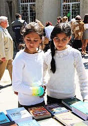 Лише правдиві книжки читати