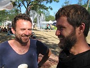 Организатор «Аватара» Денис Распутный (слева) и Алекс Федоров из Карпатского экоцентра делятся опытом проведения фестивалей