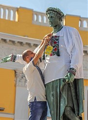 Дюк получил первый номер участника «Вышиванковой цепи — 2020»