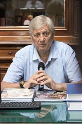 Н.И.Сенченко презентует в ОННБ библиотечный проект Книжной палаты. Фото автора