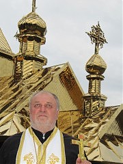 Нас встречает настоятель самой высокогорной церкви в Украине отец Михаил