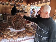 На местных рынках можно дешево купить прекрасные изделия ручной работы