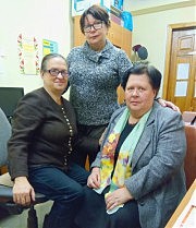 Мозговой центр конкурса: Л.Н. Иваненко (стоит), Н.П. Терляхина, Е.В. Божкова. Делай что должно, и будь что будет!