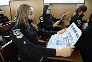 Курсанты читают спецвыпуск «ВО»