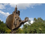 Памятник «Апельсину». Бронза, гранит. 2004