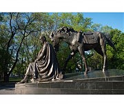 Памятник козацкому атаману Антону Головатому. Бронза, гранит. 1999