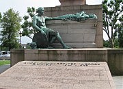 На площади Конституции установлен памятник всем жертвам своей истории