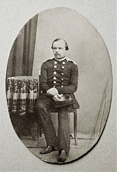 Федор Достоевский в мундире прапорщика