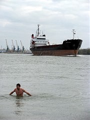 Идут суда по Дунаю