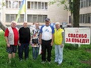 Георгий Мерекин — второй слева