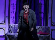 Селздон Моубрей играет грабителя (заслуженный артист Украины Геннадий Скарга)