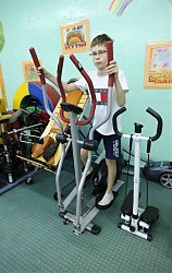 11-летний Саша в кабинете ЛФК