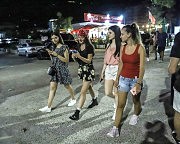 А молодежь не отличается от нашей