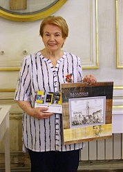 Г. Я. Лазарева. Дары библиотеке от Литературного музея и Всемирного клуба одесситов