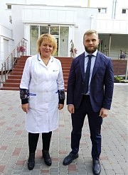 Артем Дмитрук и директор КНП «Одесская городская детская больница № 2» Татьяна Рыжикова