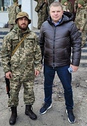 Василий Ломаченко (слева)