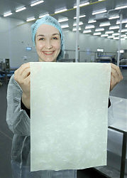 Тончайшее, как пергамент, тесто. Демонстрирует Инга Левашова