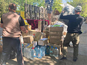 Разом із прапором до Миколаєва було доставлено гуманітарну допомогу