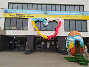 С сердечным радушием и цветами украинского и польского флагов встречает украинских беженцев пункт помощи Centrum Pomocy Humanitarnej