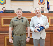Награду вручил глава Одесской областной военной администрации Максим Марченко