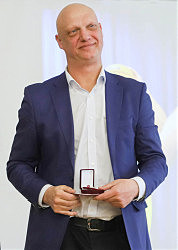 Награда от горсовета Вадиму Пудзырею