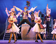 Сцена из спектакля