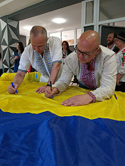 В Авангардовской громаде. Пожелания воинам на флаге Украины