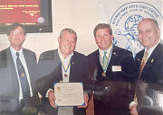 Памятный эпизод в жизни одесских и американских ротарийцев и Всемирного клуба одесситов. Члену ВКО Александру Буту, получившему членский билет клуба за номером 21 от Михаила Жванецкого, вручается самая престижная награда Rotary international золотая медаль имени основателя ротарийского движения в мире Пола Харриса. Слева направо: чартерный президент РК «Одесса» Борис Голобородько, Александр Бут, президент РК «Нью-Йорк» Томас Мохен и деятель Rotary international Габор Карсай