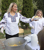Який смачний плов готують виховательки закладу дошкільної освіти «Мадагаскар»!