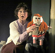 Бабушка (заслуженная артистка Украины Валентина Гульченко)