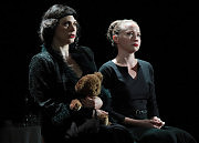 Ольга Салтикова та Валерія Задумкіна