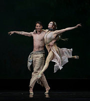 Дует земного парубка Лукаша та лісової Мавки (Станіслав Скриннік та заслужена артистка України Олена Добрянська)