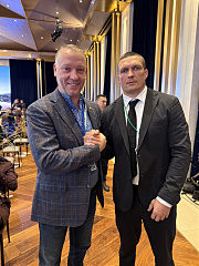 Боксера Олександра Усика представляти не треба